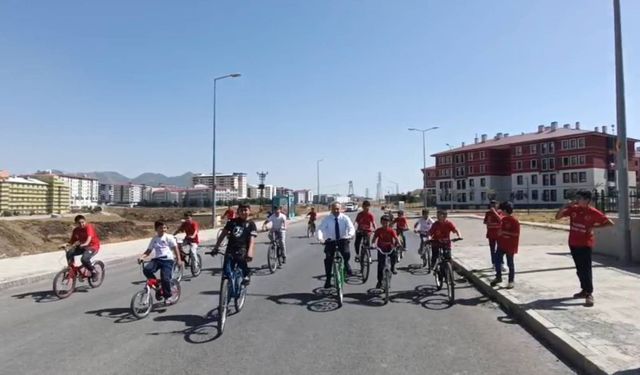 Müftü Koçak Kur’an kursu öğrencileriyle pedal çevirdi