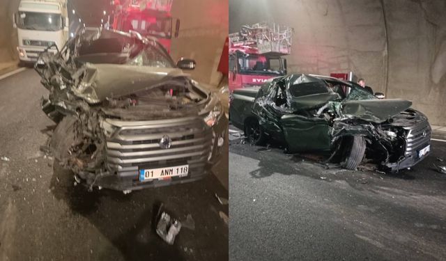 Tıra arkadan çarpan pikap hurdaya döndü