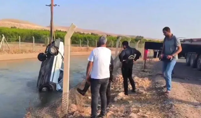Otomobil Sulama Kanalına Düştü: 2 Kişi Son Anda Kurtarıldı