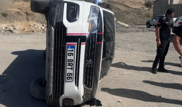 İki Otomobil Çarpıştı: 4 Kişi Yaralandı