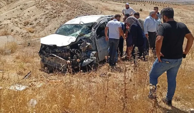 Hafif Ticari Araç Şarampole Yuvarlandı: Sürücü Yaralandı