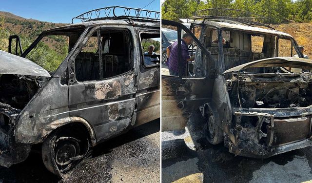 Seyir Halindeki Minibüs Alev Alev Yandı