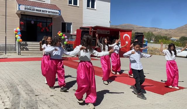Aydınlar beldesinde ilköğretim haftası renkli etkinliklerle kutlandı