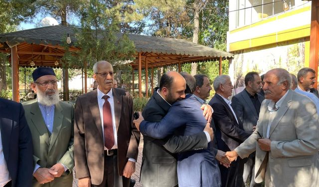 Aralarında husumet  bulunan iki aile düzenlenen törenle barıştı