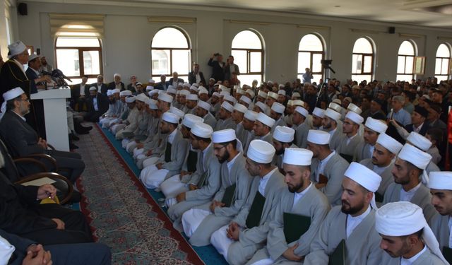 Bitlis’te Oxin Medresesi’nde 74 Talebeye İcazet Verildi