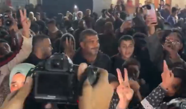 Gazze’de sevinç gösterileri: Halk “Direniş kazandı” sloganları attı