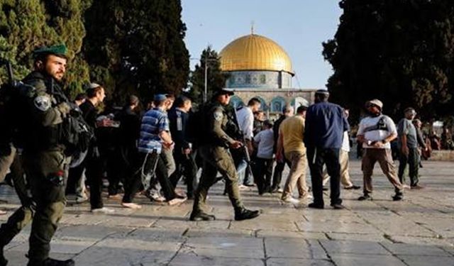 İşgalci Yerleşimcilerden Mescid-i Aksa’ya Yine Baskın