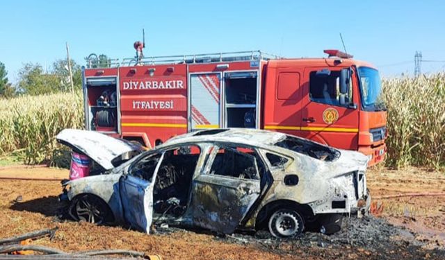 Seyir Halindeki Otomobil Küle Döndü