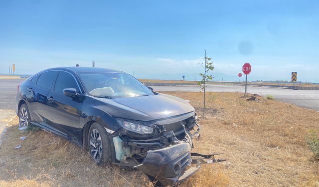 Bitlis'te bariyere çarpan otomobilde 4 kişi yaralandı
