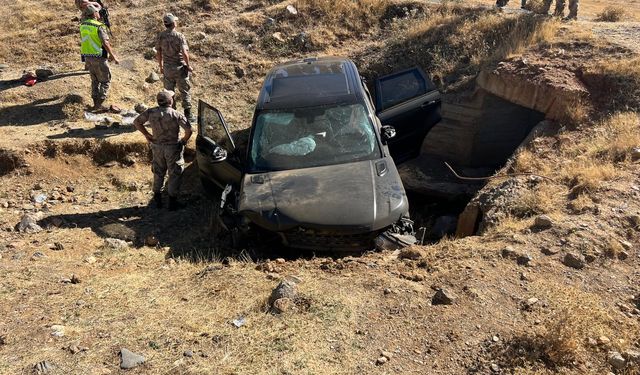 Muş’ta otomobil şarampole yuvarlandı: 3 yaralı