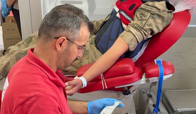 Tatvan’da jandarma ve koruculardan kan bağışı