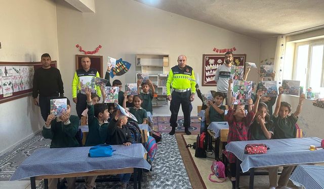 Jandarmadan Öğrencilere Trafik Bilinci Eğitimi