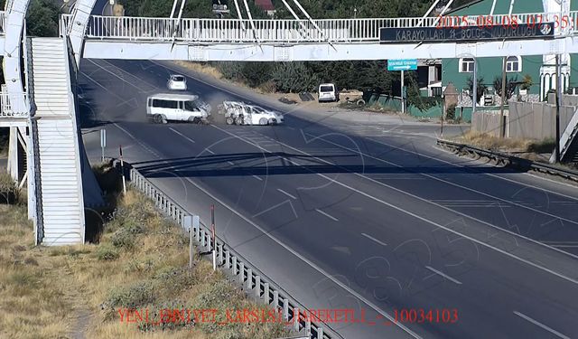 Tatvan’da trafik kazaları KGYS kameralarına böyle yansıdı
