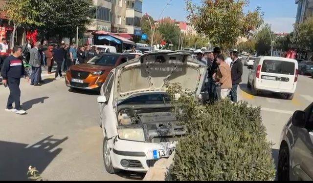 Muş’ta İki Otomobil Çarpıştı: 2 Yaralı