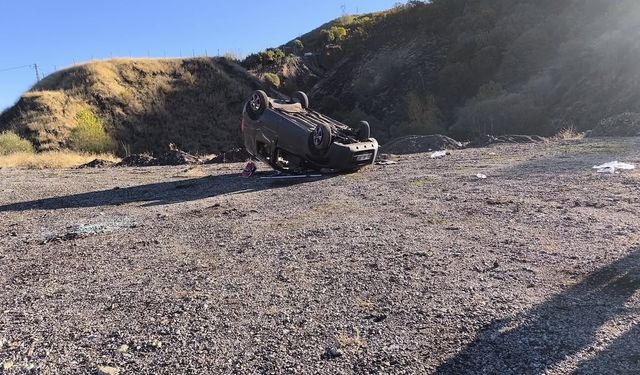 Bingöl’de hafif ticari araç takla attı: 5 kişi yaralandı