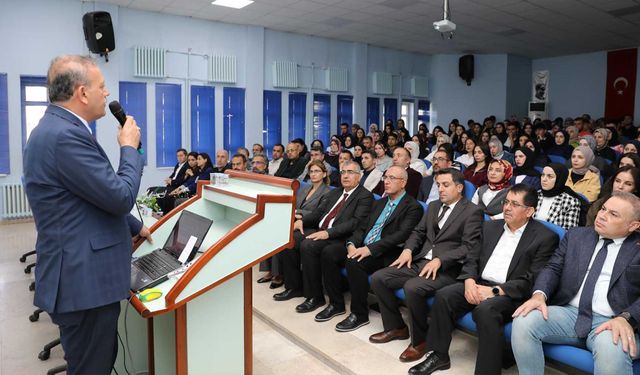 Bitlis Eren Üniversitesi Rektörü, Ahlat ve Adilcevaz’da Oryantasyon Etkinliklerine Katıldı