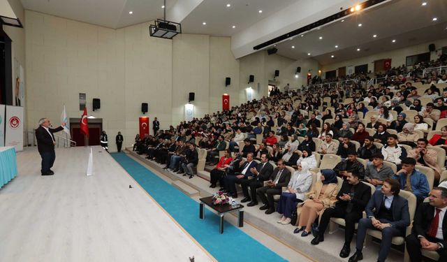 Bitlis Eren Üniversitesi’nde “Aileyi Yeniden Düşünmek” Konferansı Gerçekleştirildi