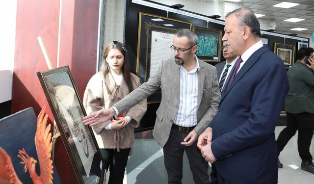 Bitlis Eren Üniversitesi’nde Cumhuriyetin 102. Yılına Özel “100+2 Şehirlerarası Karma Sergi” Açıldı