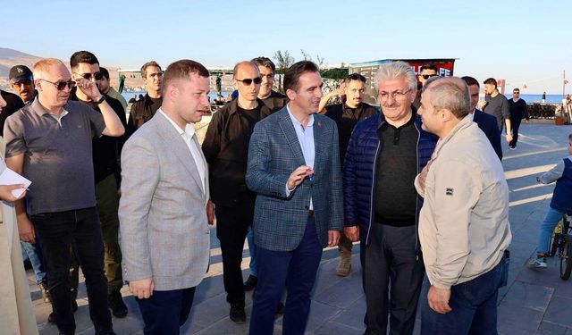 Bitlis Valisi Karakaya, Tatvan’da vatandaşlarla buluştu