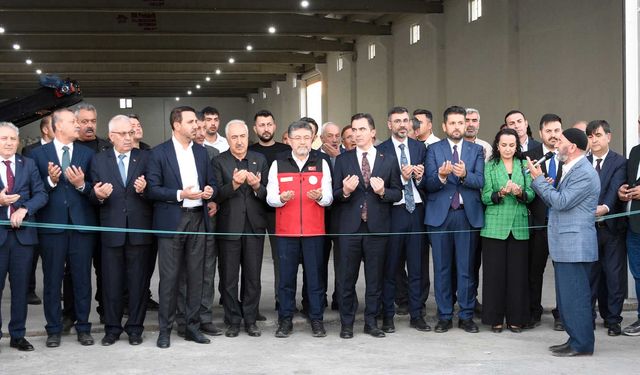 Bitlis'e Gelen Bakan Yumaklı: “Geçen yıl 32,6 milyar dolar tarım ihracatı gerçekleştirdik”