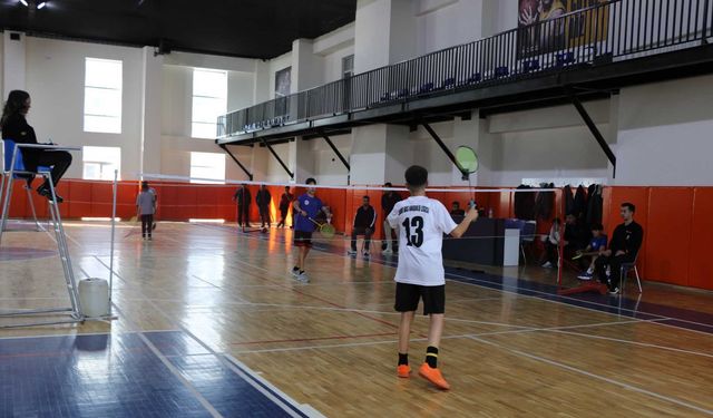 Bitlis’te Cumhuriyet Kupası Badminton Turnuvası Nefes Kesti