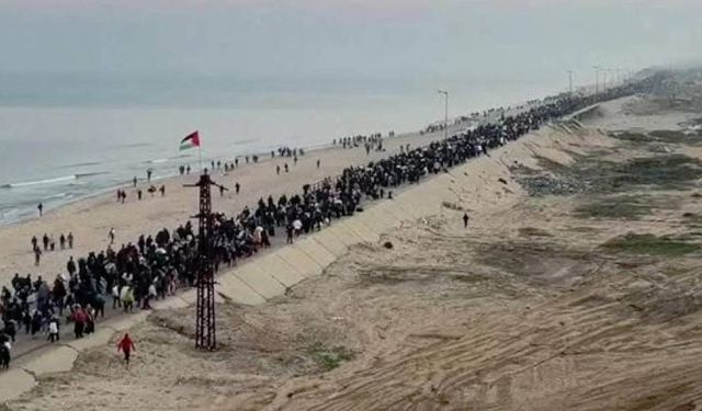 Gazze’de ateşkes yürürlükte: Binlerce Filistinli kuzeye dönüyor