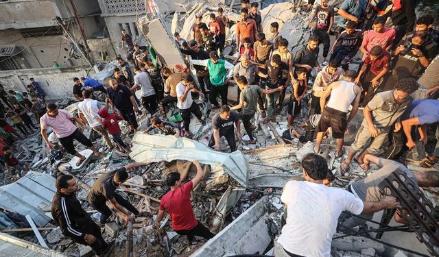 Ateşkes Hiçe Sayıldı: Siyonist Rejim Gazze’de Sivil Aracı Vurdu