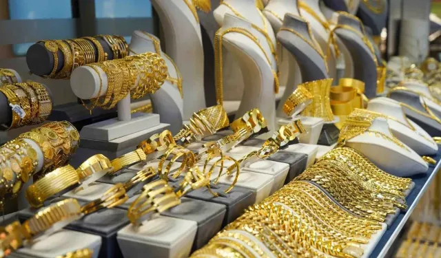 Altın fiyatları tarihi zirvede: Çeyrek altın 10 bin TL’yi aştı