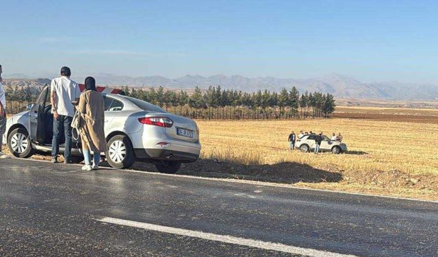 Siirt’te Otomobil Takla Attı: Anne ve 1,5 Yaşındaki Kızı Yaralandı