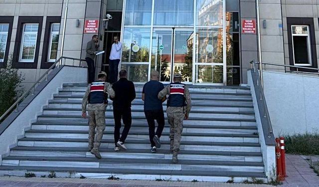 Bitlis’te Göçmen Kaçakçısı 2 Organizatör Jandarmadan Kaçamadı
