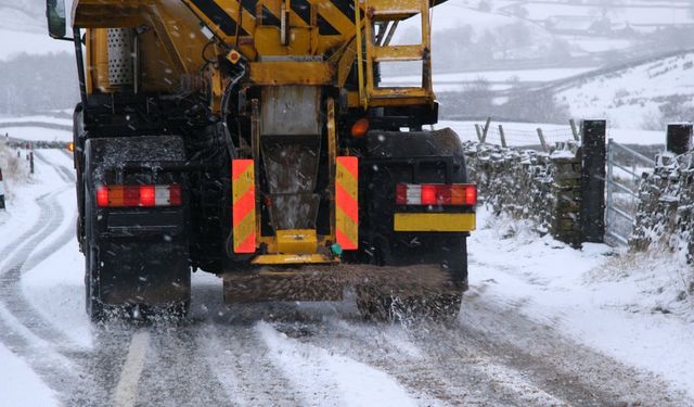TATVAN'DA YOLLARIN KAR VE BUZLA MÜCADELESİ, CÜRUF TEMİZLİĞİ VE YOL BAKIM HİZMETİ ALINACAKTIR