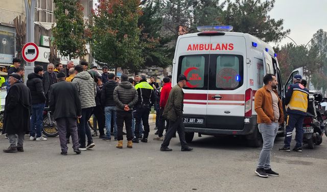 Diyarbakır'da Motosiklet ile Bisiklet Çarpıştı: 2 Kişi Yaralandı