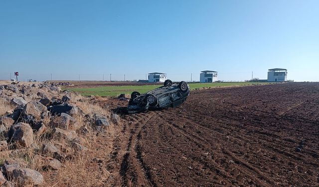 Diyarbakır’da Karşı Şeride Geçen Otomobil Kazaya Neden Oldu: 3 Yaralı