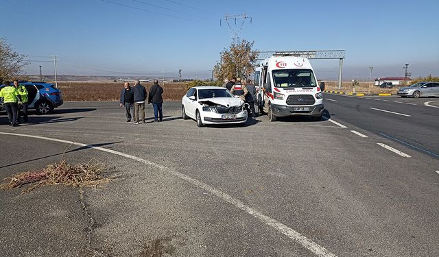 Diyarbakır’da otomobiller çarpıştı: 2 kişi yaralandı