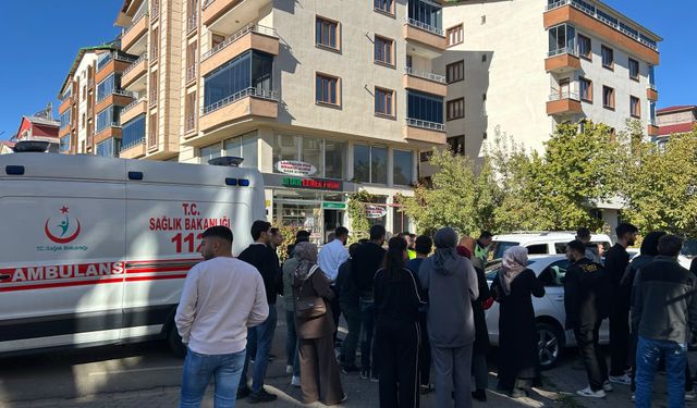 Otomobilin Çarptığı 2 Öğrenci Yaralandı