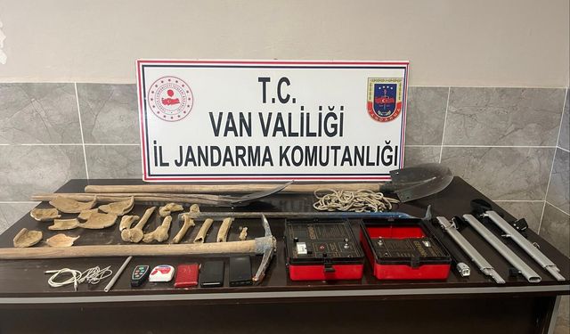 Van’da Kaçak Kazı Yapan 5 Kişi Yakalandı, Kemik Parçaları Ele Geçirildi
