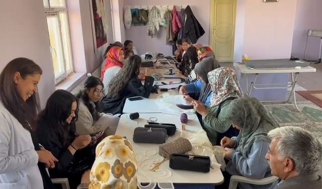 Adilcevaz’da Atıl Durumundaki Okula Köy Yaşam Merkezi Açıldı