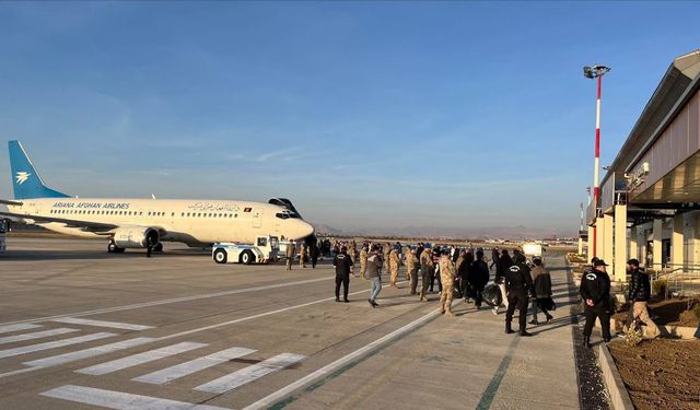 Van’da 300 Düzensiz Göçmen Ülkelerine Gönderildi