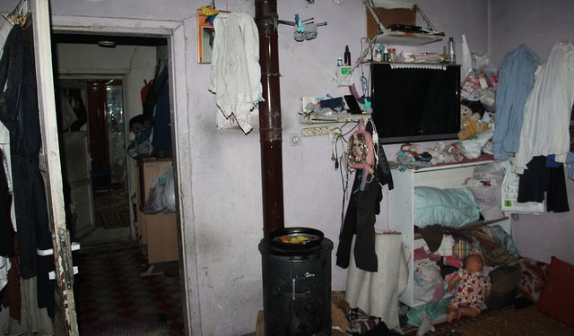 Harabe Evde Yaşam Mücadelesi Veren 9 Kişilik Aile Yardım Bekliyor