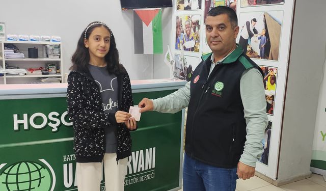 12 Yaşındaki Esma, İlk Bursunu Gazze’ye Bağışladı