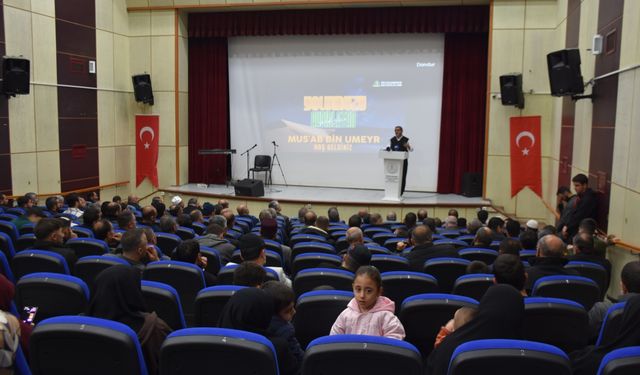 Bitlis’te ‘Yolumuzu Aydınlatan Yıldızlar’ Programı Düzenlendi