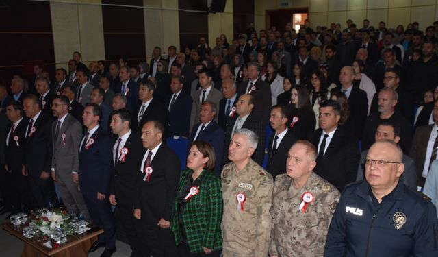 Bitlis’te 24 Kasım Öğretmenler Günü Kutlama Programı