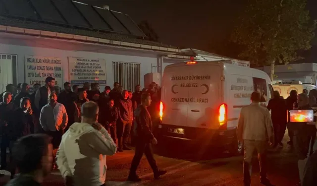 Diyarbakır'da Viyadük Faciasında Ölen 3 İşçi Toprağa Verildi