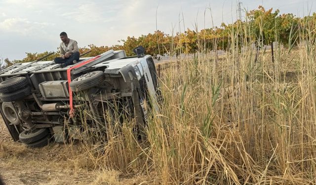 Batman’da kamyonet devrildi: 5 kişi kazadan burnu kanamadan kurtuldu
