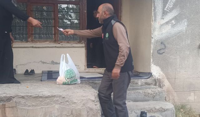 Umut Kervanı, Van Erciş’te İhtiyaç Sahibi Ailelere Destek Oldu