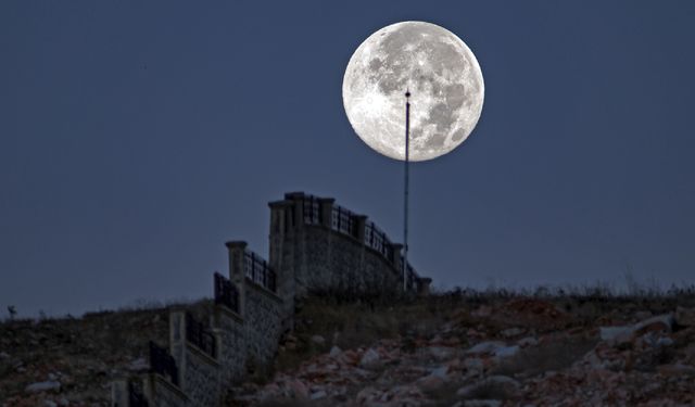 Bitlis Semalarında Süper Ayın Vedası Böyle Görüntülendi