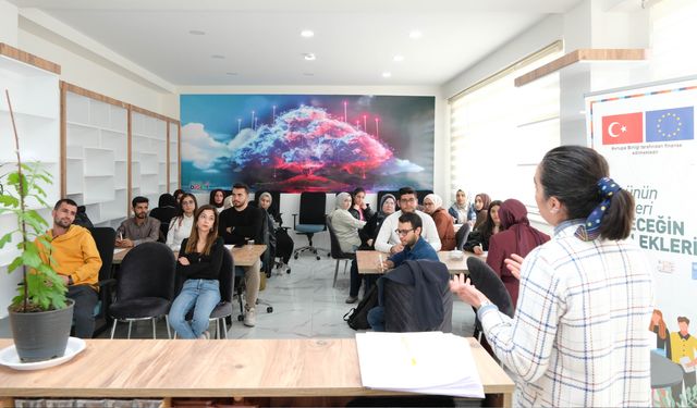 Bitlis Belediyesi Dijital Gençlik Merkezi’nde Kesin Kayıt ve Bilgilendirme Toplantısı Yapıldı