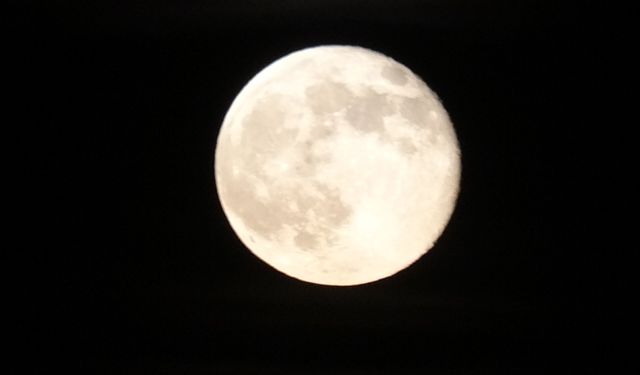 Van Semalarında Şişkin Ay Gösterisi