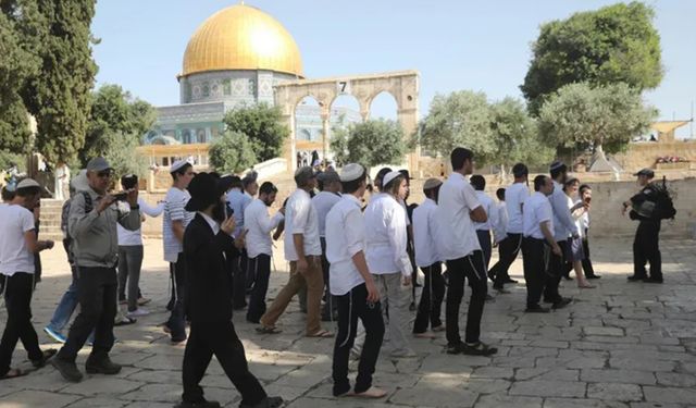 Siyonist İşgalciler Mescid-i Aksa’ya Baskın Düzenledi