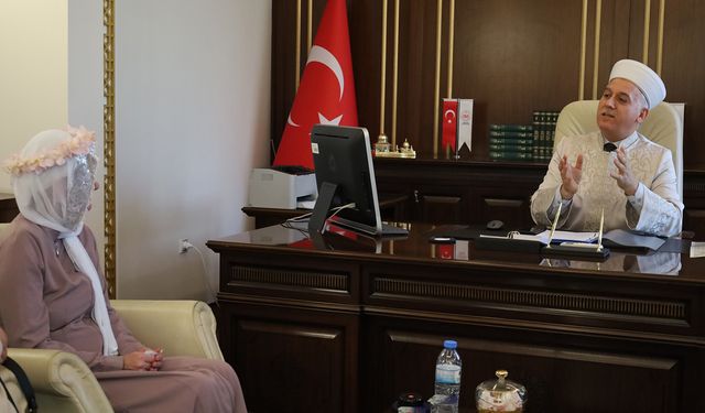 Kur’an-ı Kerim'den etkilenen Almanya uyruklu Michaela Müslüman oldu